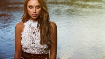 Una Healy shows off her transformed blonde hair