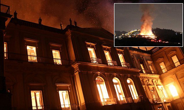 A fire burns at the National Museum of Brazil in Rio de Janeiro, Brazil September 2, 2018. REUTERS/Ricardo Moraes