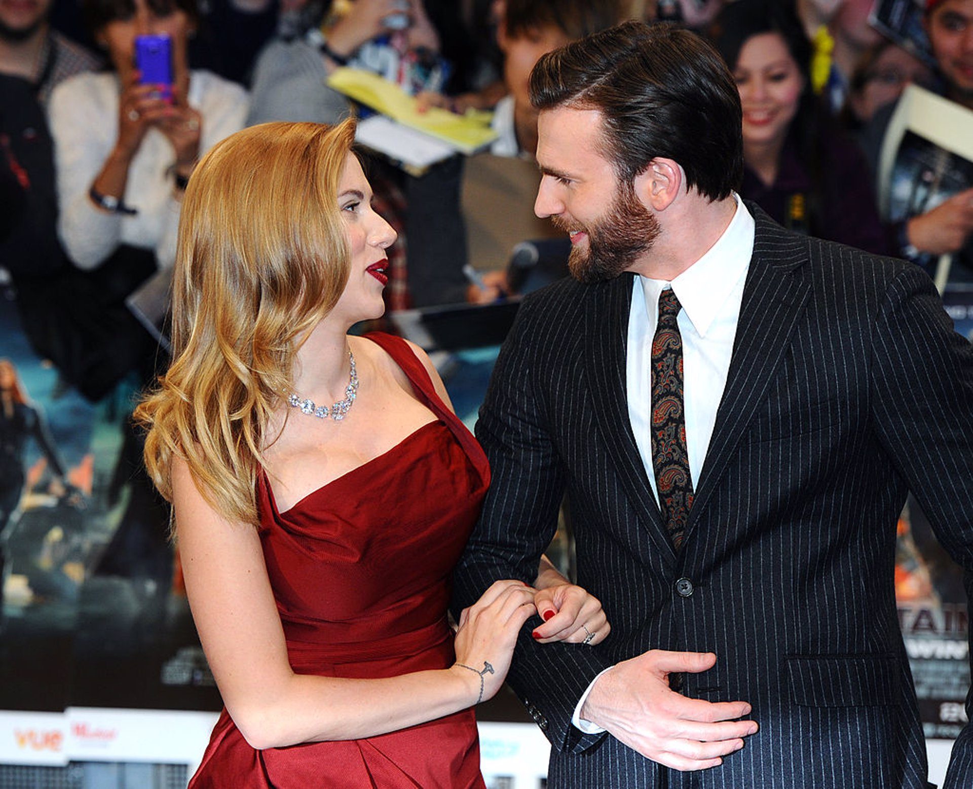 Scarlett Johansson Teams Up With Chris Evans In Her Next?