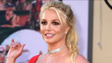 Britney Spears Spotted With Bandage And Cut On Her Leg After Dancing With Knives