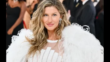 Gisele Bündchen Goes Pantless At Chic Nyfw Event