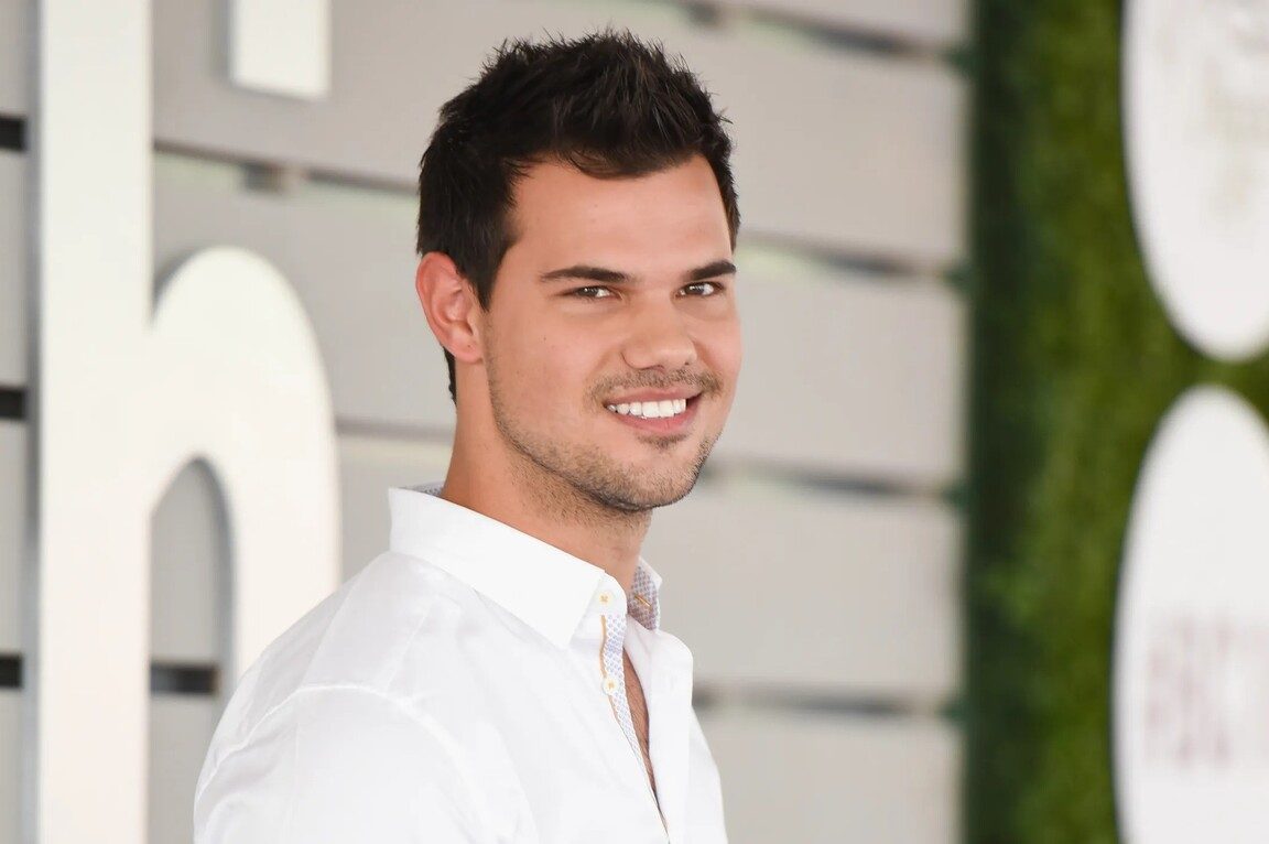 Taylor Lautner: The Werewolf With Abs, Martial Arts Moves